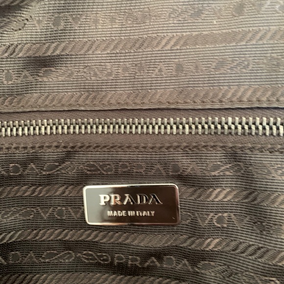 Incredible huge PRADA handbag.  Brown alligator - Picture 7 of 9